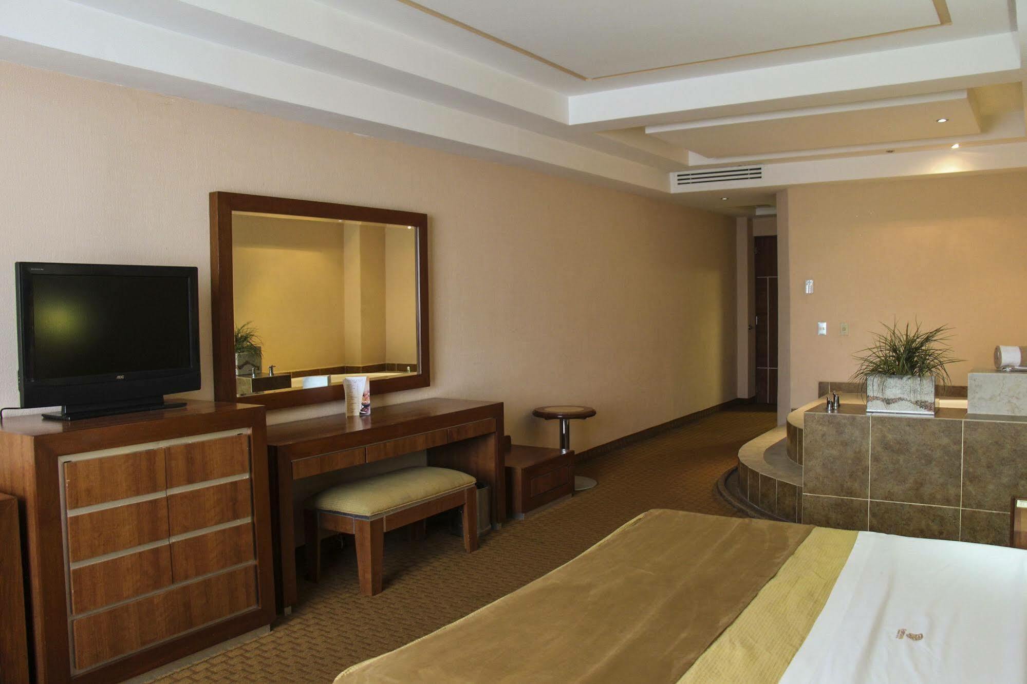 Hotel Soleil Business Class Celaya Buitenkant foto